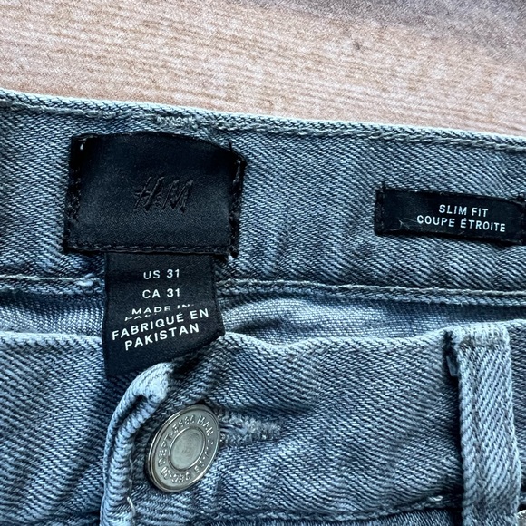 H&M Classic Gray Denim Jean Shorts for Men - Picture 5 of 5